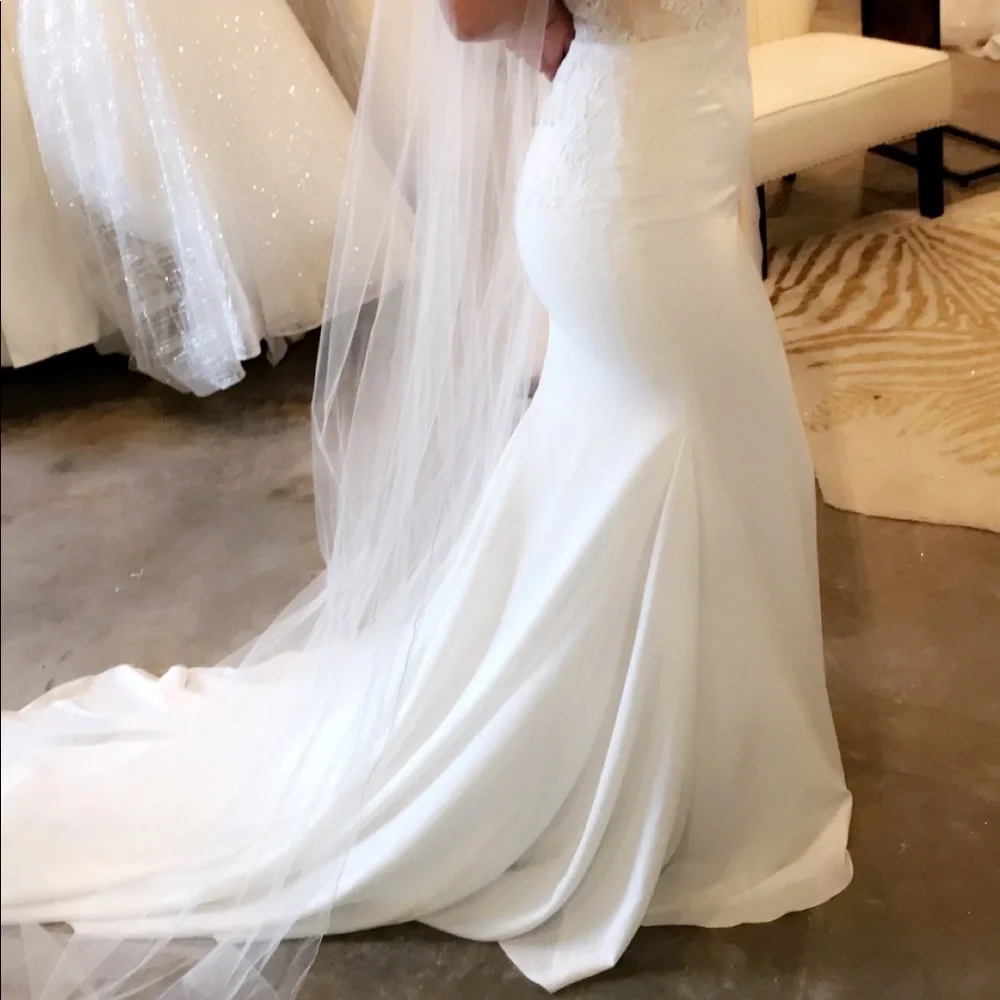 Pronovias Barcelona Atelier Size 2 - Picture 3 of 6
